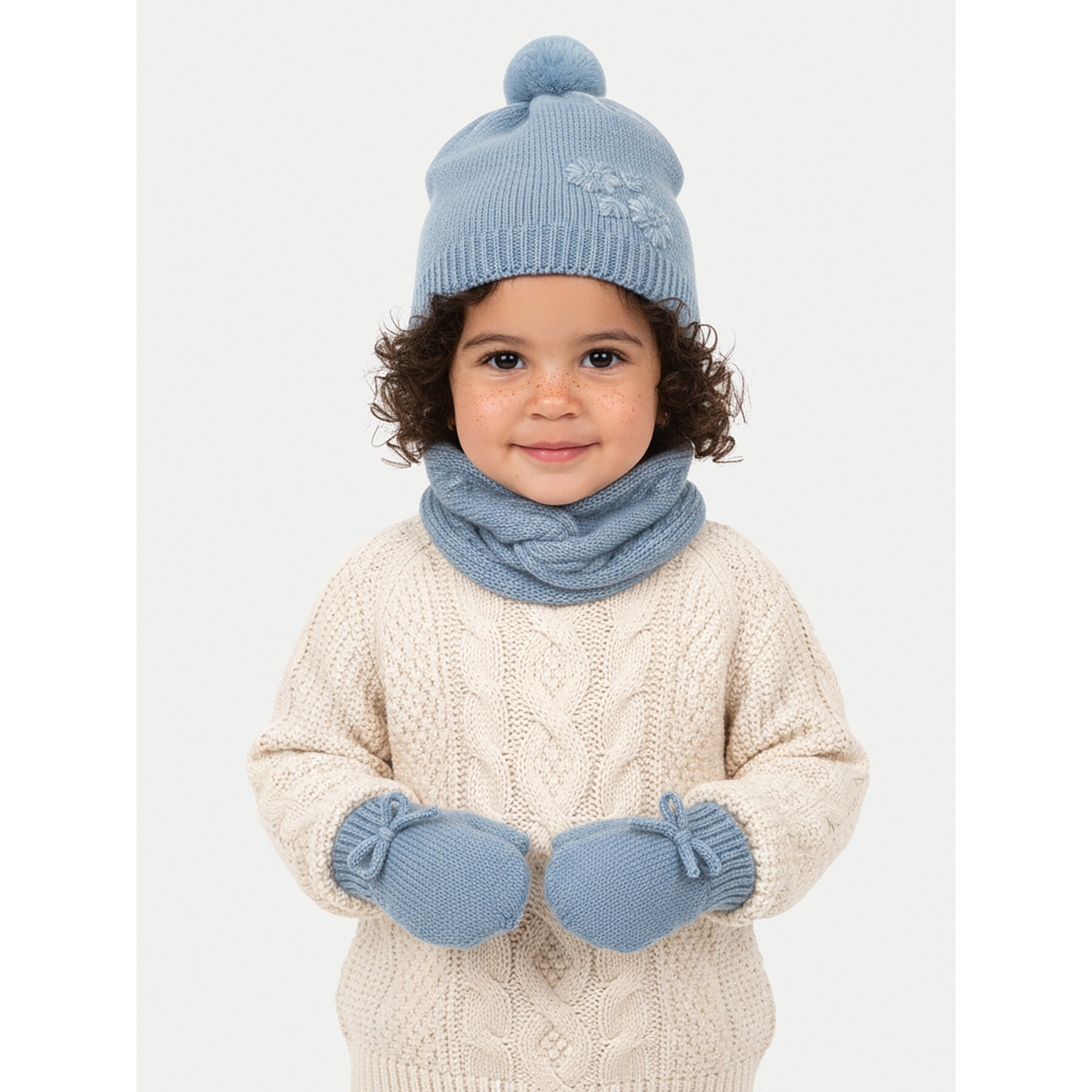 Komplektas: kepurė, gaubtas ir pirštinės Mayoral