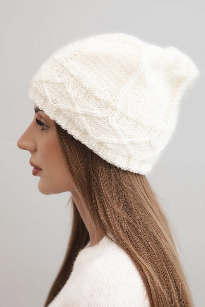 KESI Kepurė vilnonė pintu raštu Kamea – šilumai ir jaukumui žiemos dienomis.