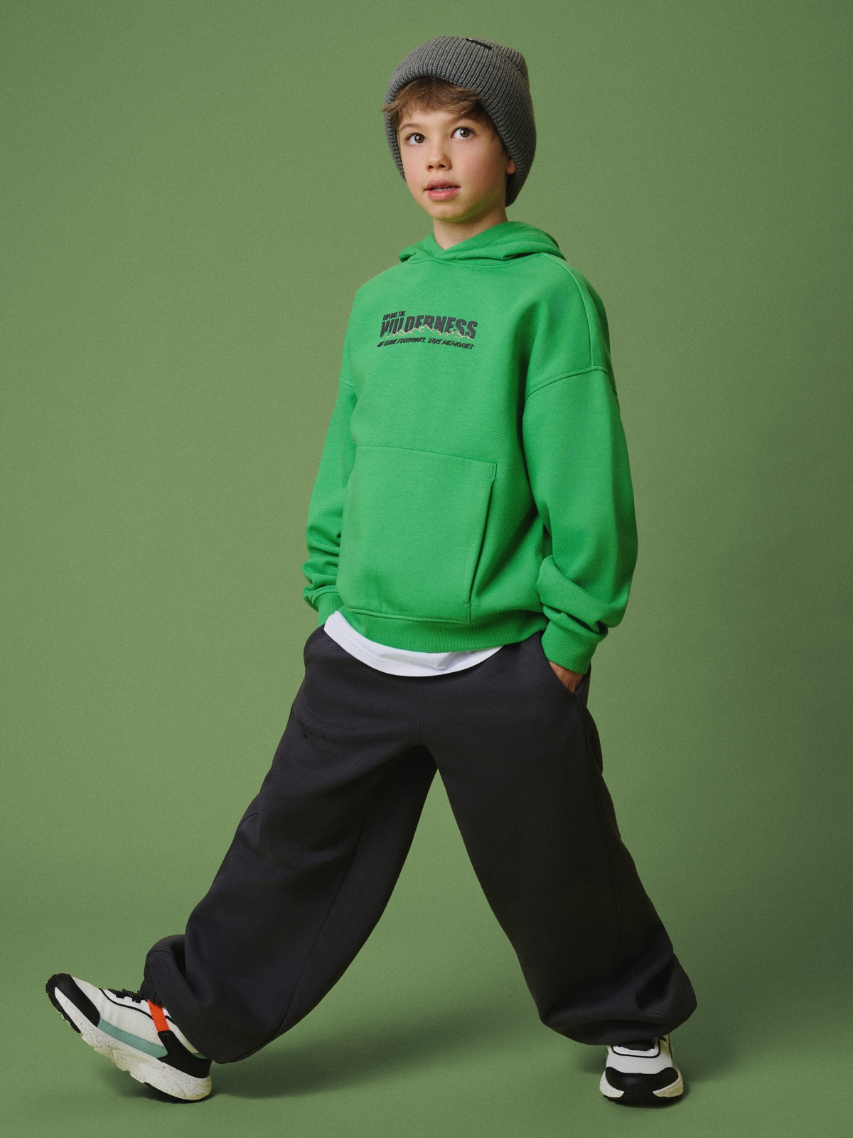 4F Sportinis loose džemperis su gobtuvu berniukams - žalias