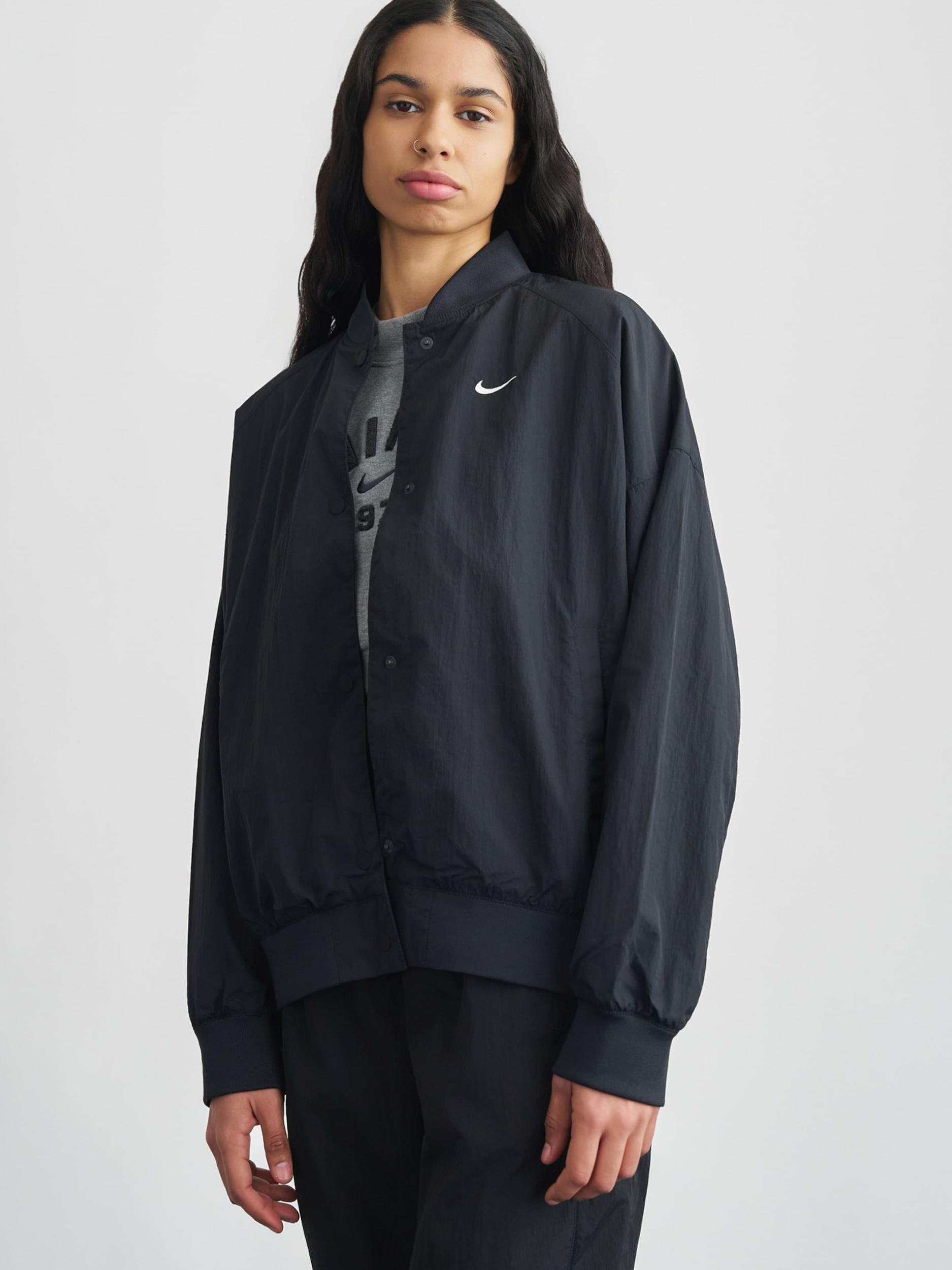 Nike Sportswear Demisezoninė striukė 'HBR VARSITY' juoda
