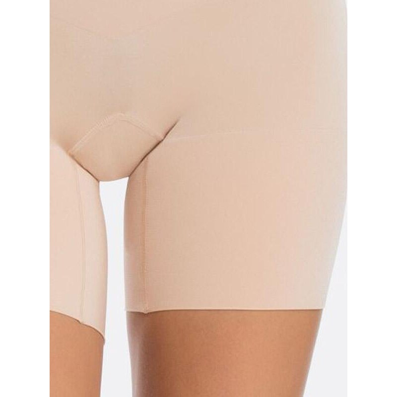 Spanx stipriai formuojantys šortukai "OnCore Mid-Thigh Nude"