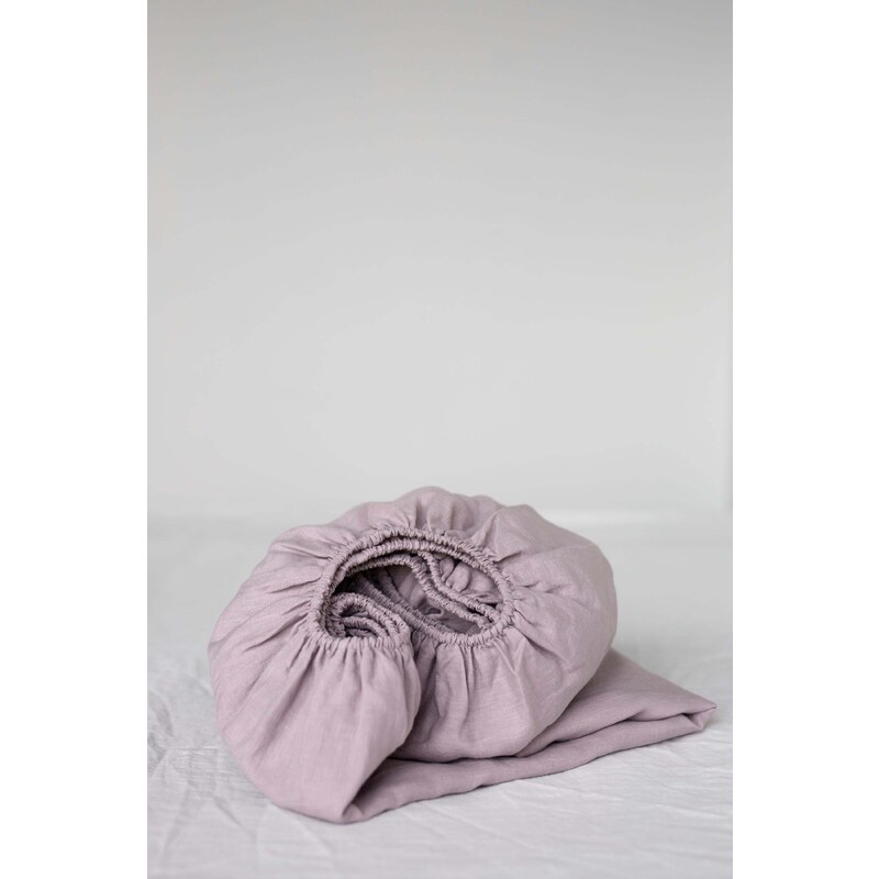 AmourLinen Linen fitted sheet in Dusty Rose
