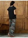 Lega atlasinė pižama su ilgomis kelnėmis "Madona Black - Multicolor Floral Print"