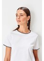 Moteriški marškinėliai Trendyol Embroidered